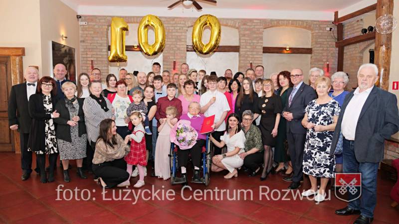 Janina Gołos - 100 latka z rodziną